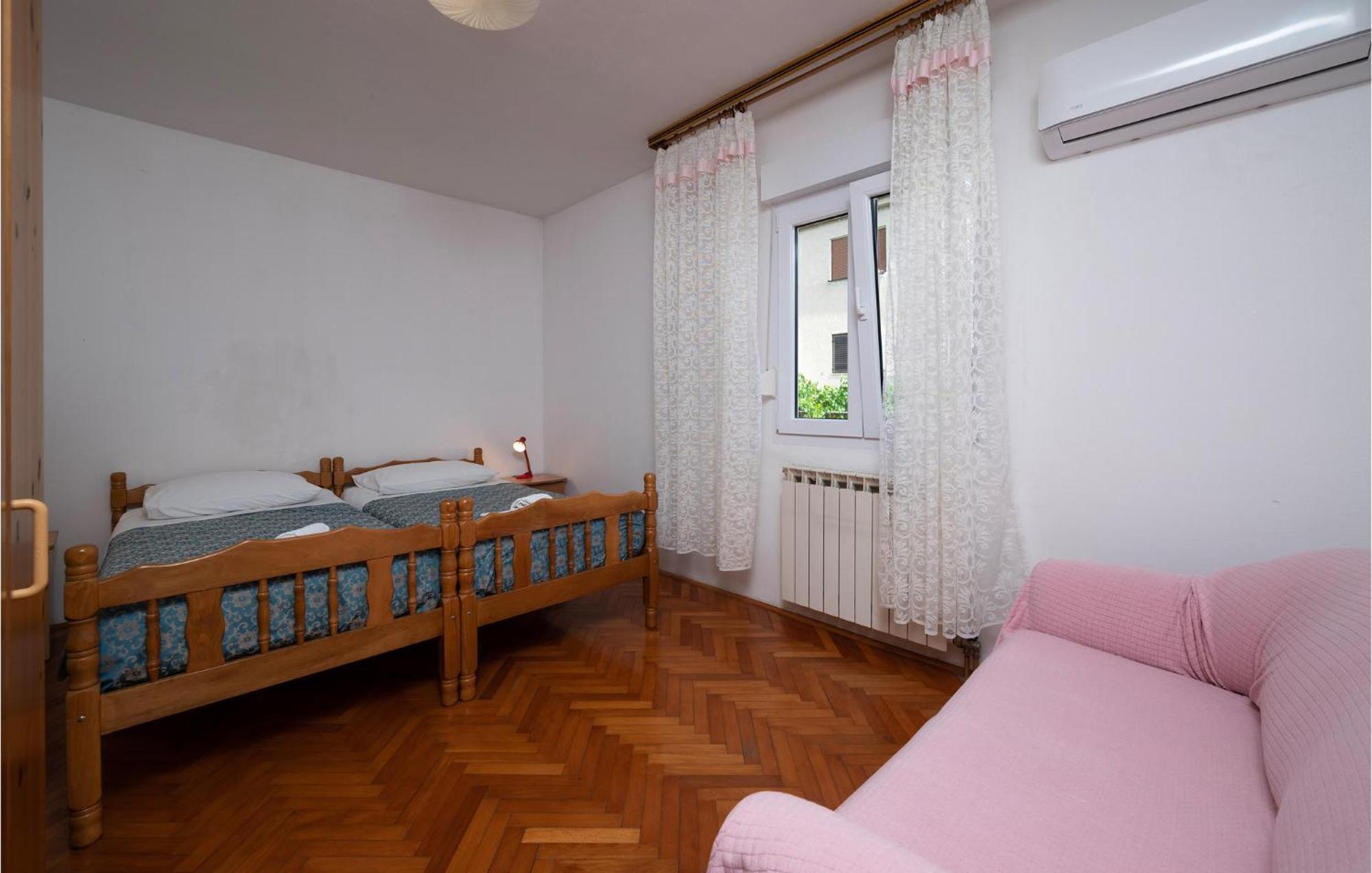 1 Bedroom Cozy Apartment In Pula Exterior photo